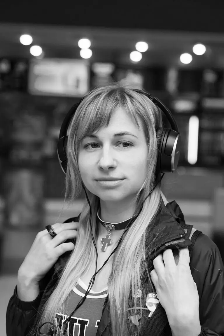 headphones, music, listening to music, meloman, musician, people, adult, portrait, woman, one